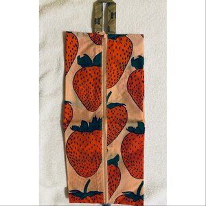 NWOT Baggu 3D Zip Pouch Large Strawberry of the (Deadstock) Fruit Stand Range
